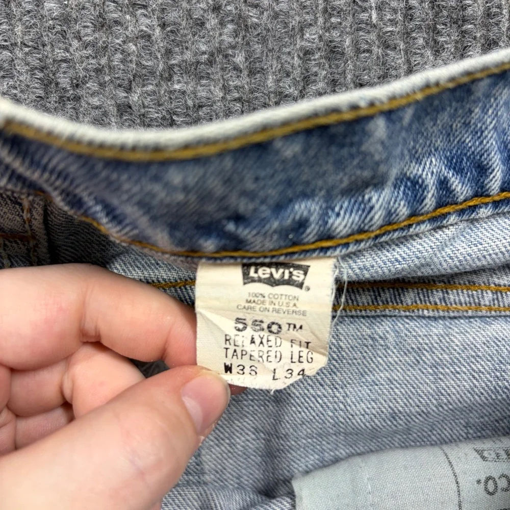 Vintage Levi's 550 Jeans Men's 38x34 Relaxed Fit Tapered Leg Light Wash 90s